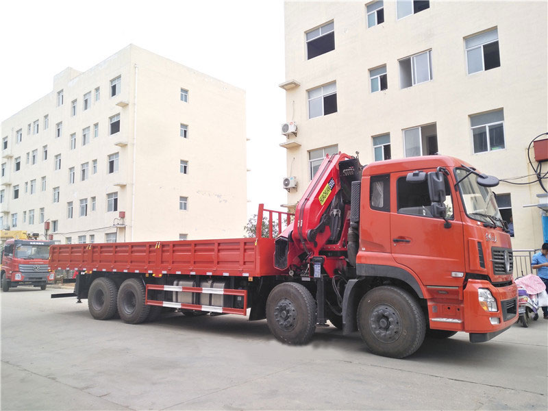 程力25噸東風(fēng)天龍隨車(chē)吊
