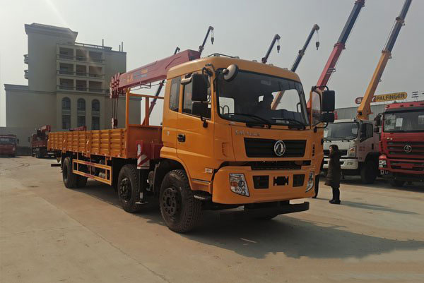 長(zhǎng)興12噸三軸東風(fēng)隨車(chē)吊圖片展示3