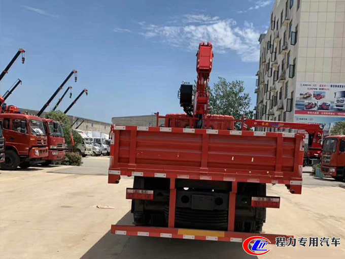 8噸東風(fēng)多利卡D9隨車吊（國六）圖片展示3