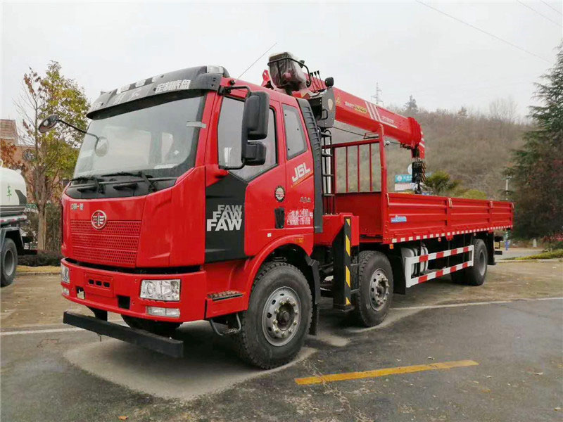 解放12噸價(jià)格隨車吊多少錢一臺(tái)？